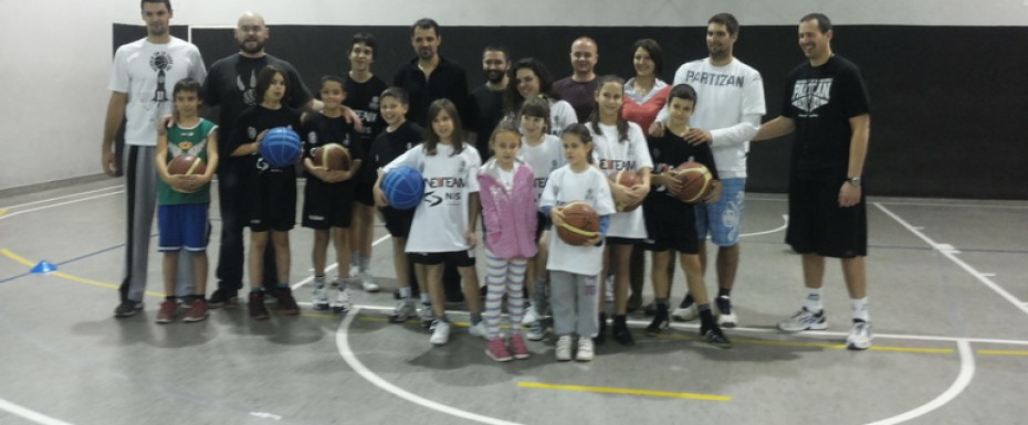 Sportski novinari trenirali sa One Team mališanima