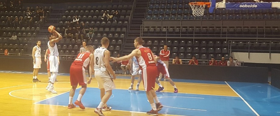 Crno-beli do pobede u finišu meča