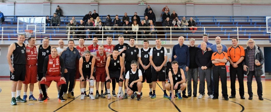 Veterani Partizana i Radničkog odigrali humanitarni meč za Slađana Stojkovića