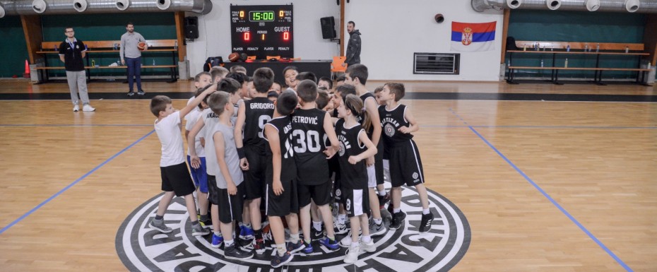 Besplatna škola košarke za predškolce i đake prvake od Prve beogradske gimnazije i KK Partizan NIS