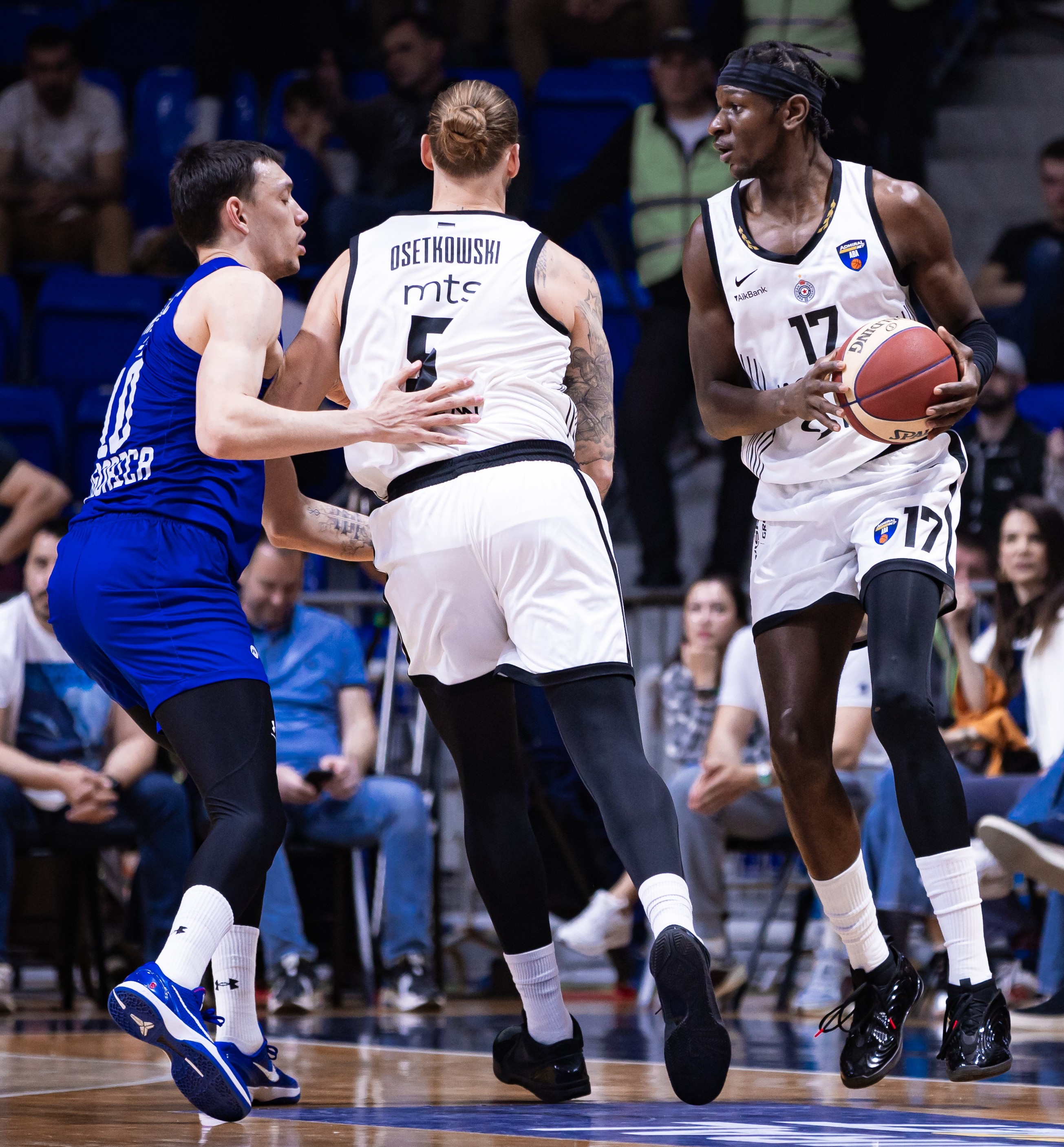 Crno-beli izgubili od Budućnosti u Podgorici